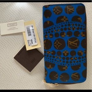 Louis Vuitton Kusama Zippy Wallet like new